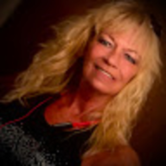 Meet your Posher, Janet - Picture 1 of 1